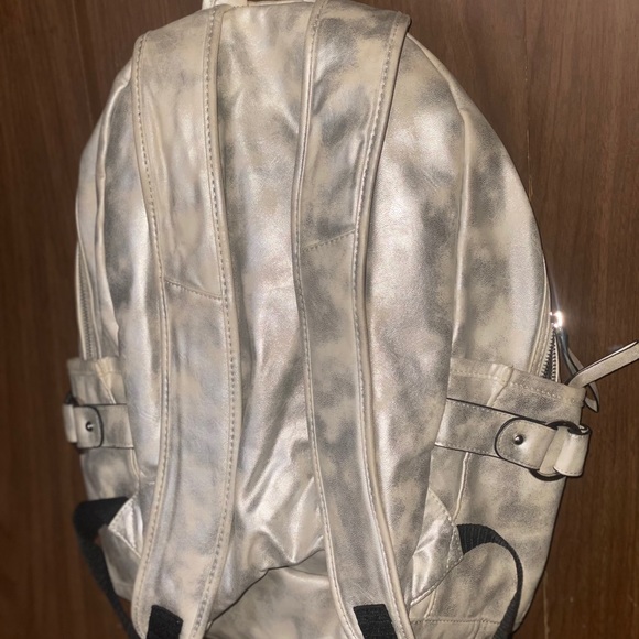 Miss Me Silver Backpack - Picture 2 of 4